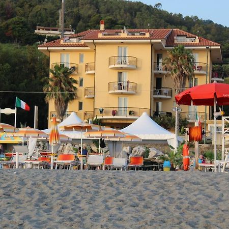 Lion'S Hotel Falerna Exterior foto