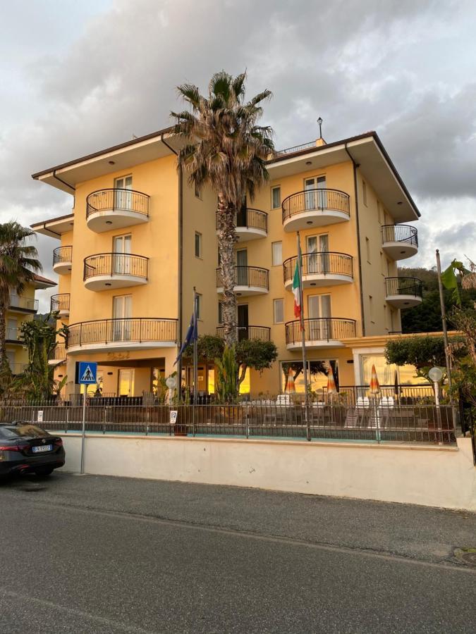Lion'S Hotel Falerna Exterior foto