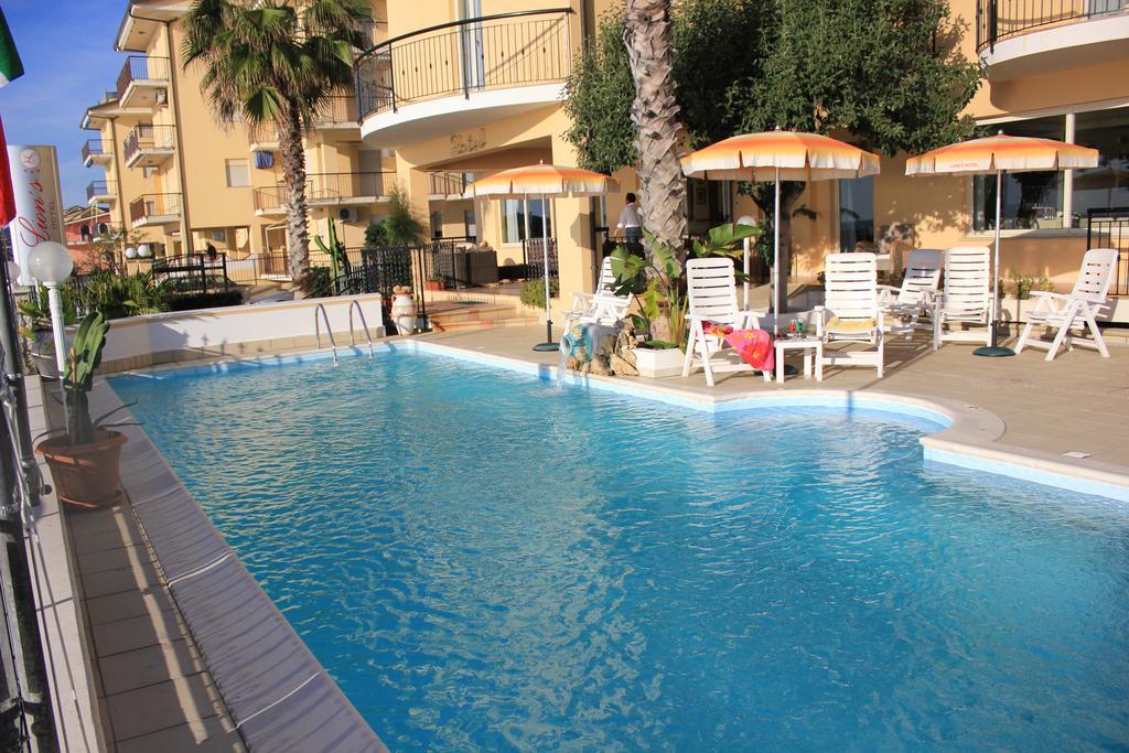 Lion'S Hotel Falerna Exterior foto